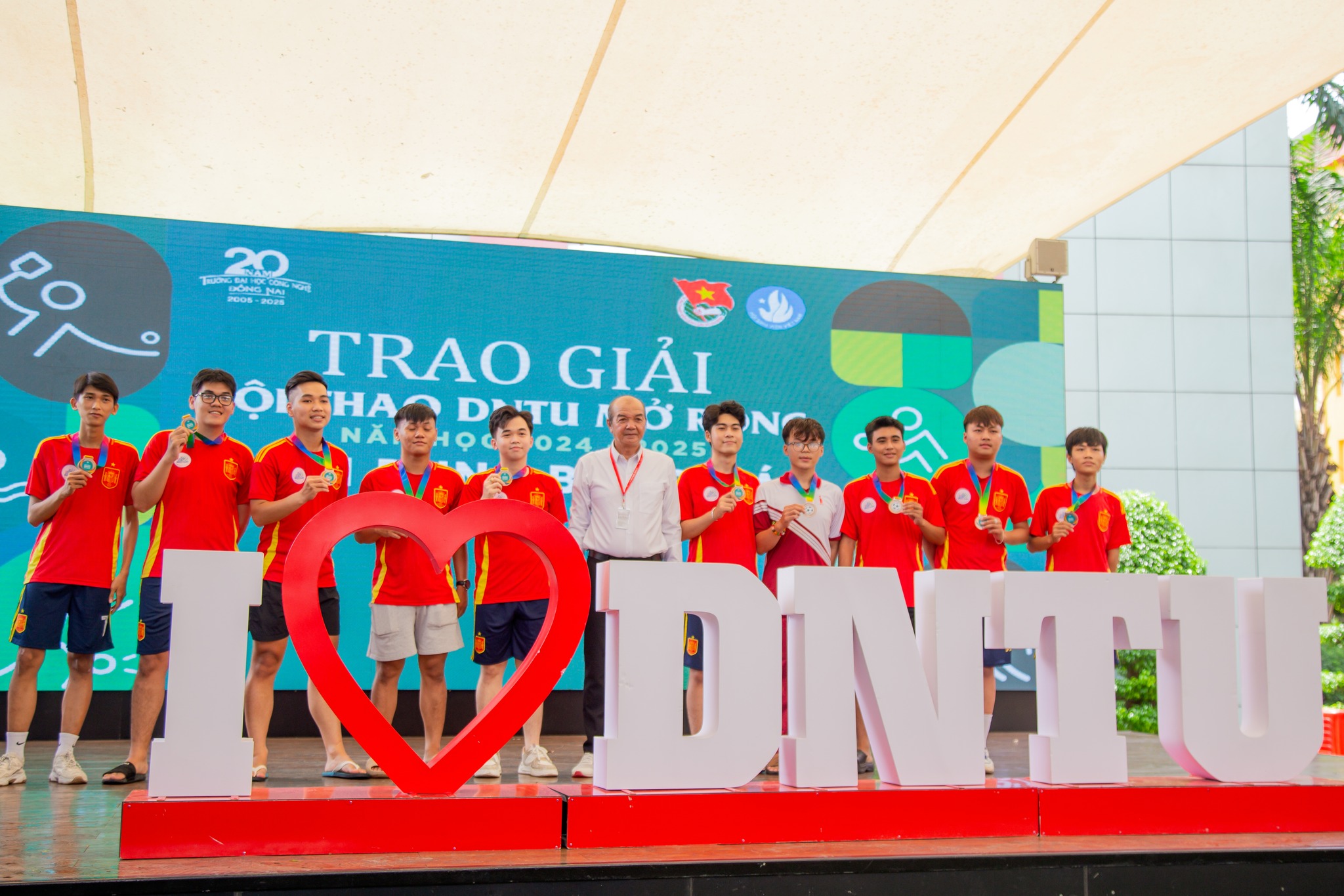 Một số hình ảnh của buổi bế mạc Một số hình ảnh của buổi bế mạc