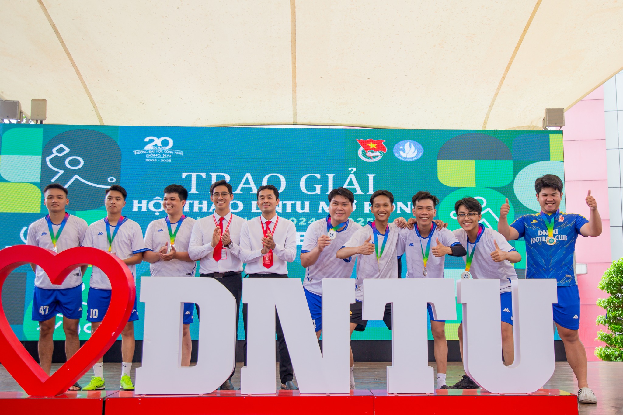 Một số hình ảnh của buổi bế mạc Một số hình ảnh của buổi bế mạc