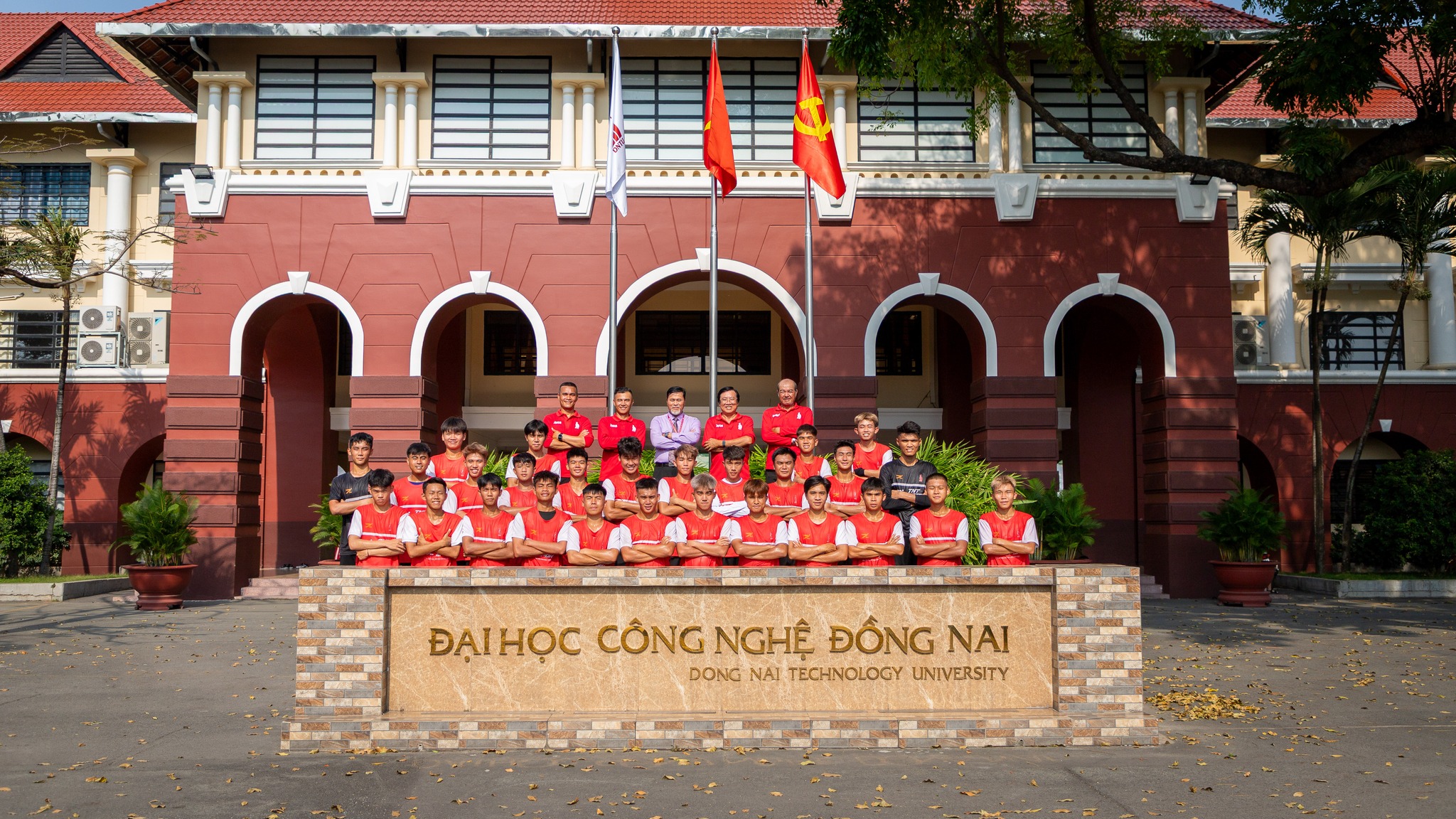 ĐỘI BÓNG DNTU FC LÊN ĐƯỜNG THAM DỰ VÒNG CHUNG KẾT GIẢI BÓNG ĐÁ THANH NIÊN SINH VIÊN VIỆT NAM LẦN IV – 2026 CÚP THACO